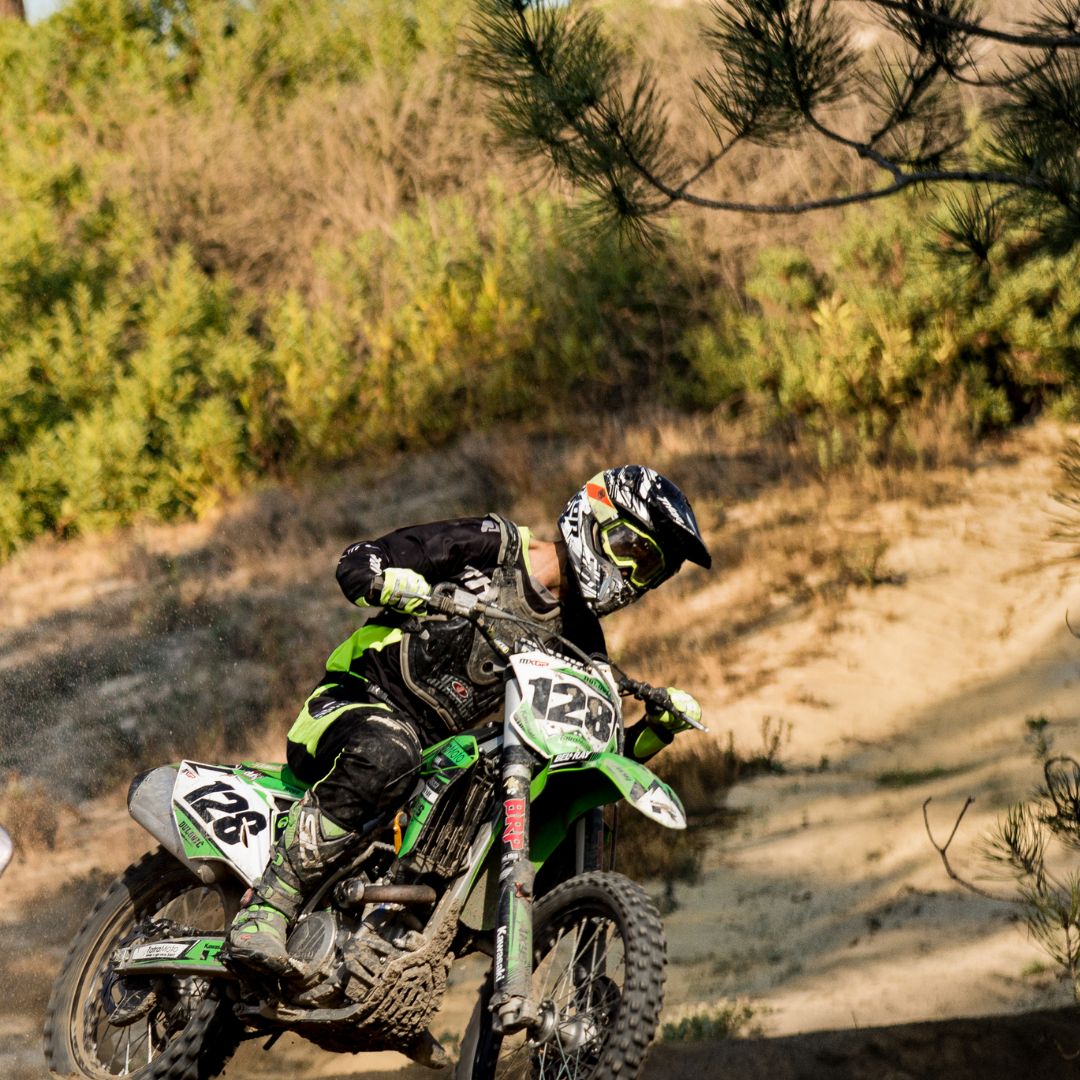 10 Essential Dirt Bike Body Position Tips Every Rider Needs to Know
