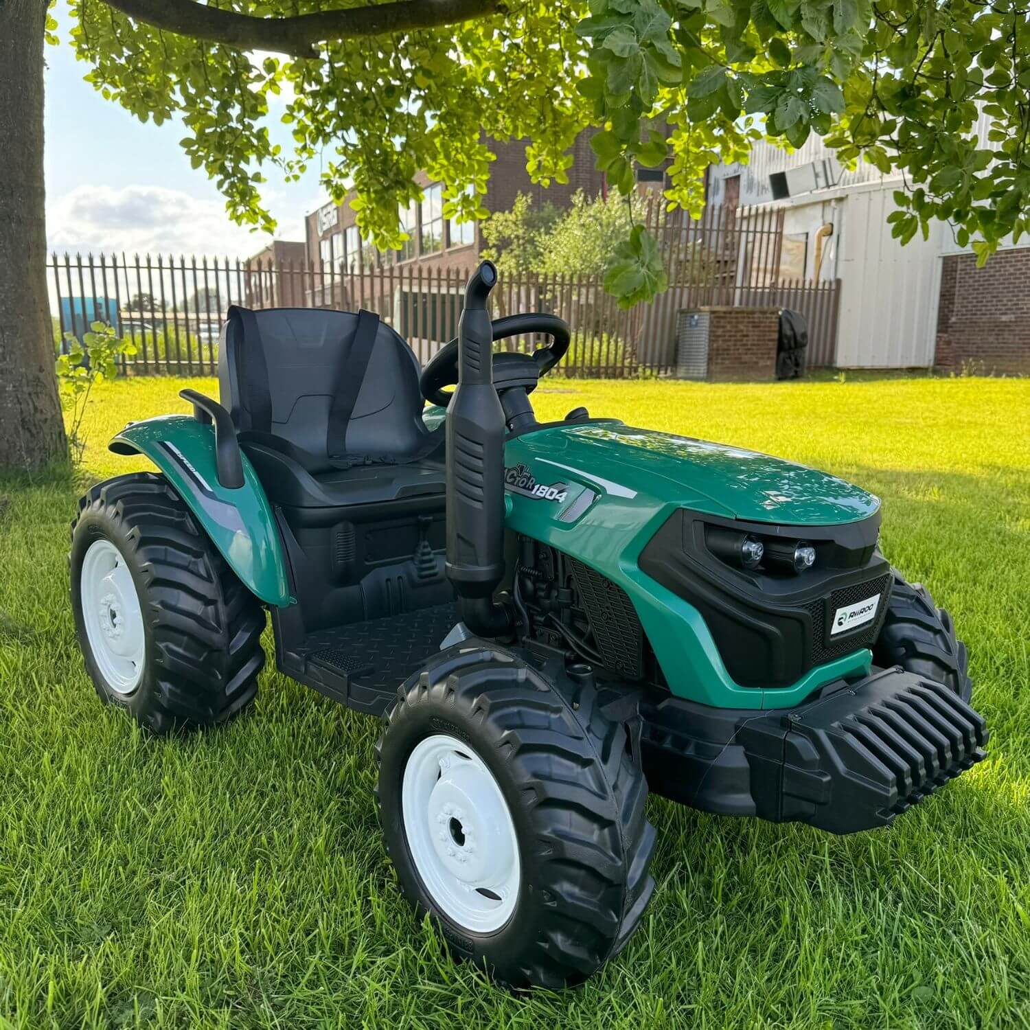 24-V-Traktor- und Anhängermodell