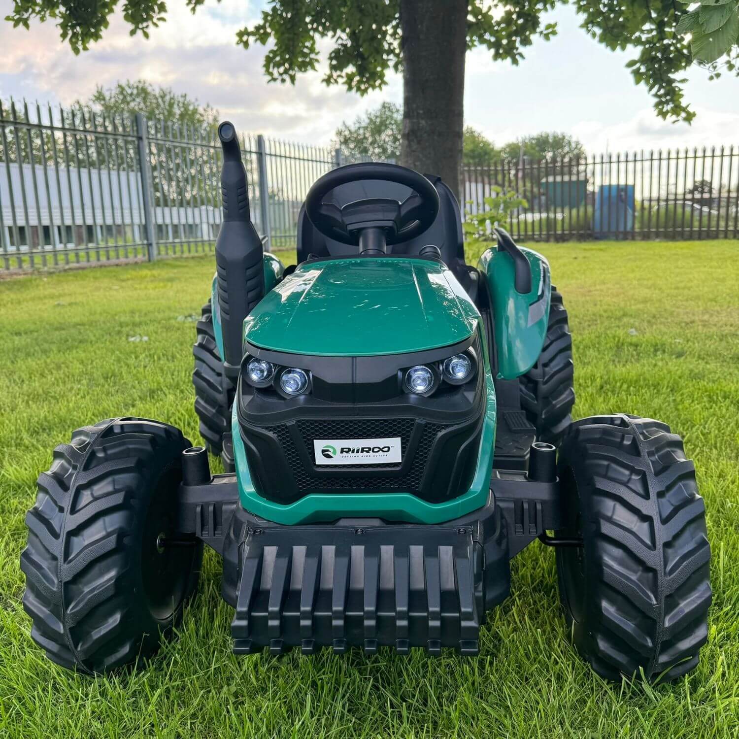 24-V-Traktor- und Anhängermodell