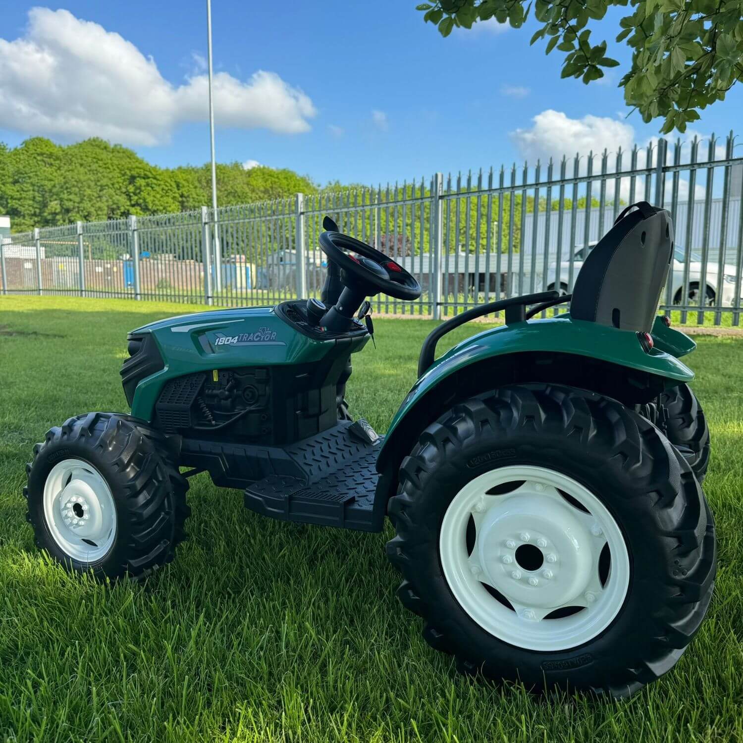 24-V-Traktor- und Anhängermodell