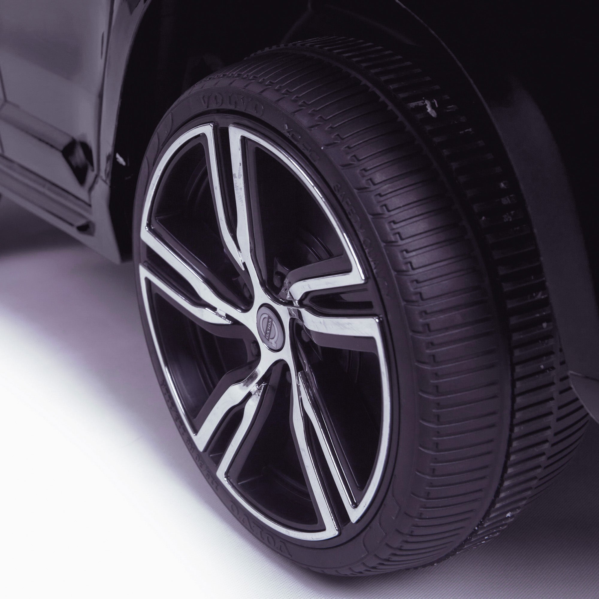 Volvo XC90 - Licensed