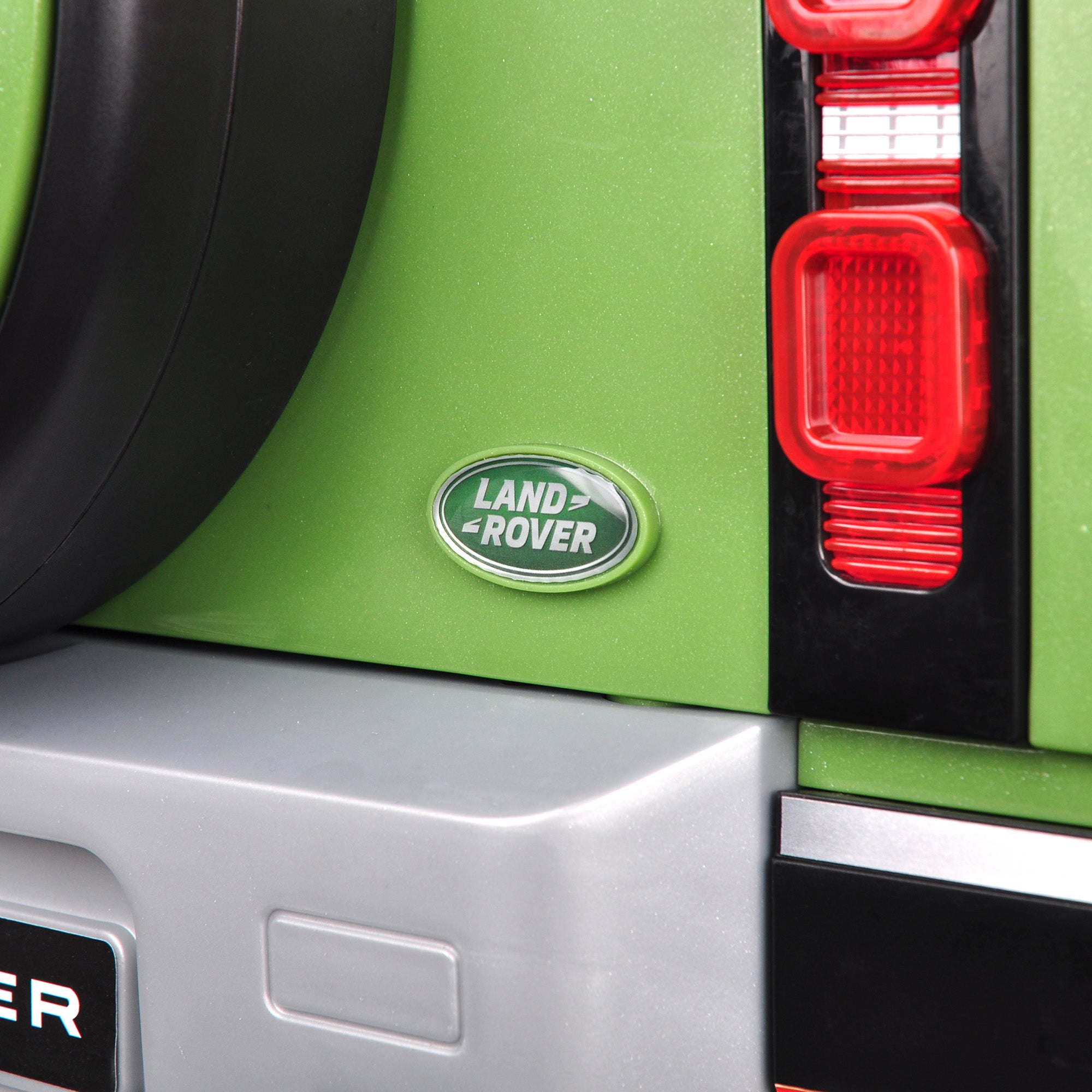 Kids-Land-Rover-Defender-12V-Kids-Ride-On-Electric-Battery-Car-with-Remote-Control-16.jpg
