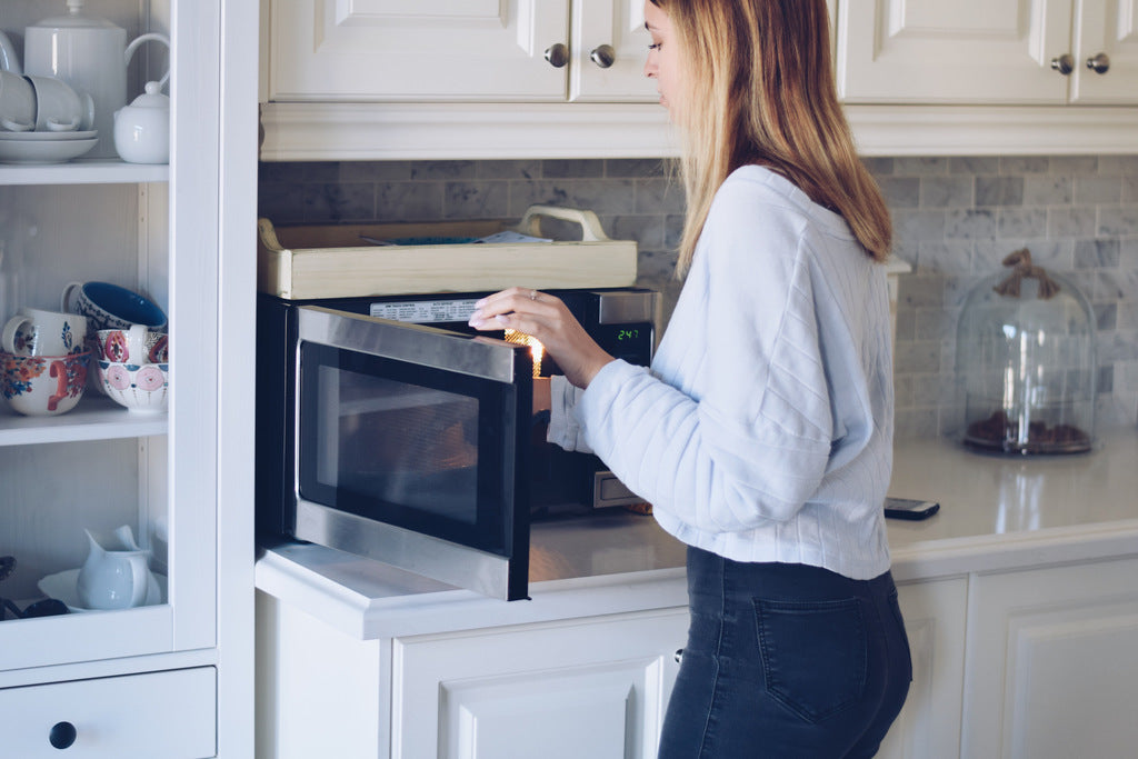 https://riiroo.com/cdn/shop/articles/young-teenage-girl-is-warming-up-food-plate-in-a-microwave_1200x800.jpg?v=1624453701