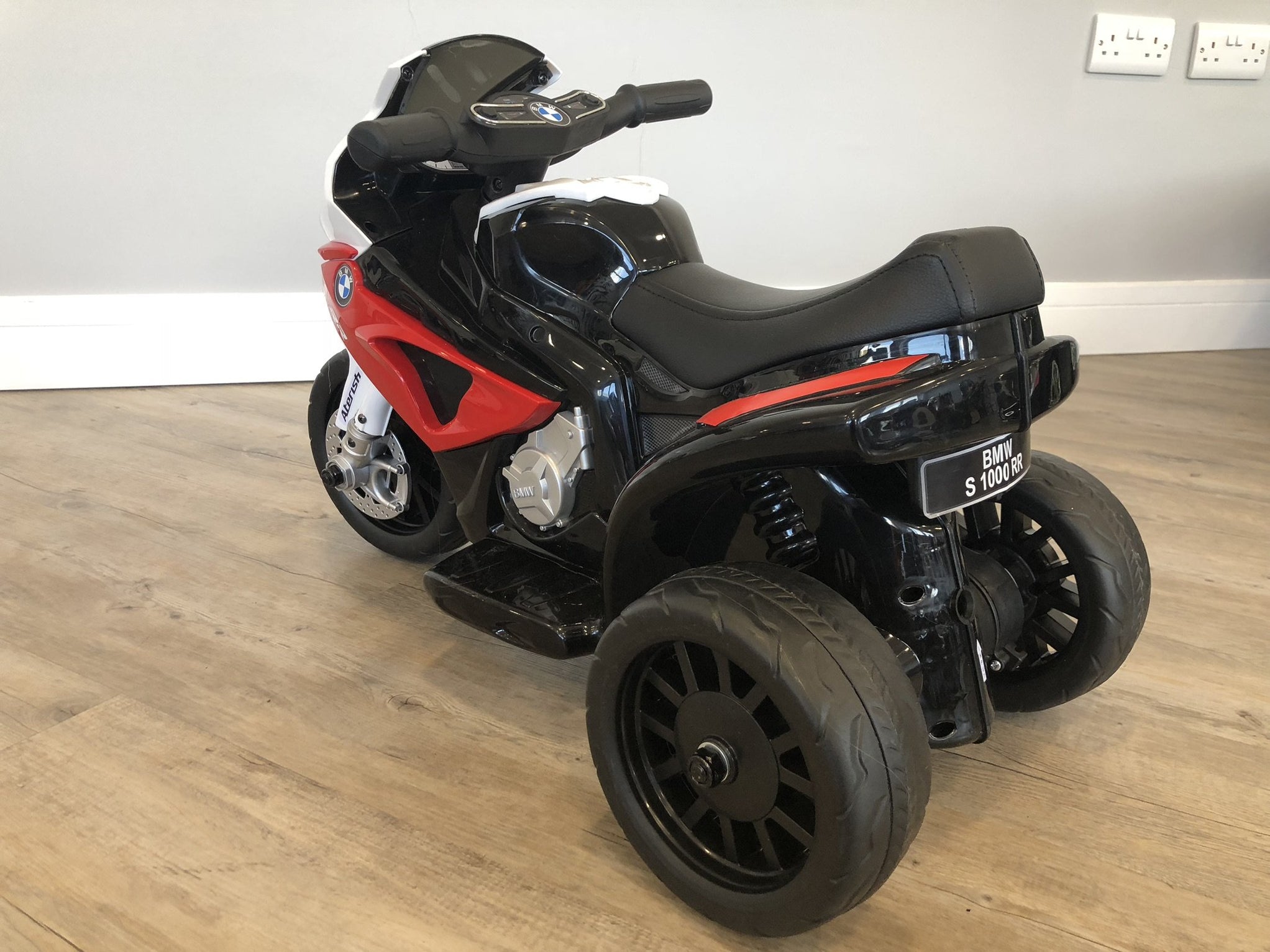 bmw s1000rr 6v electric ride on trike